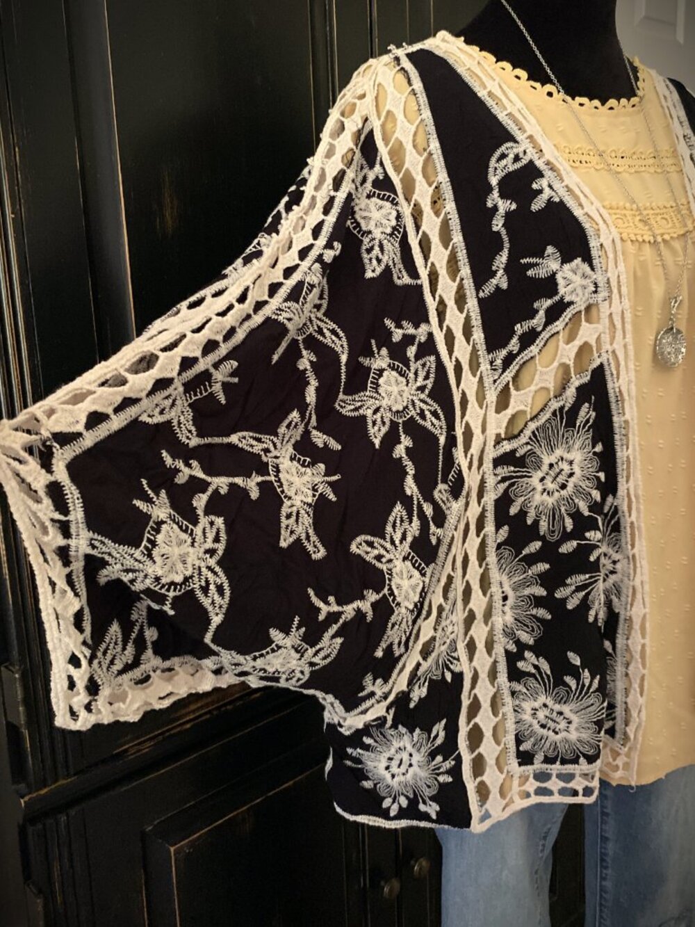 SIREN LILY Black & Ivory Embroidered Floral Open Front Kimono | Women's 2X